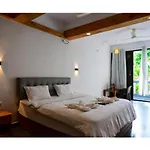 Romanuels Guesthouse 1