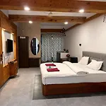 Romanuels Guesthouse 1